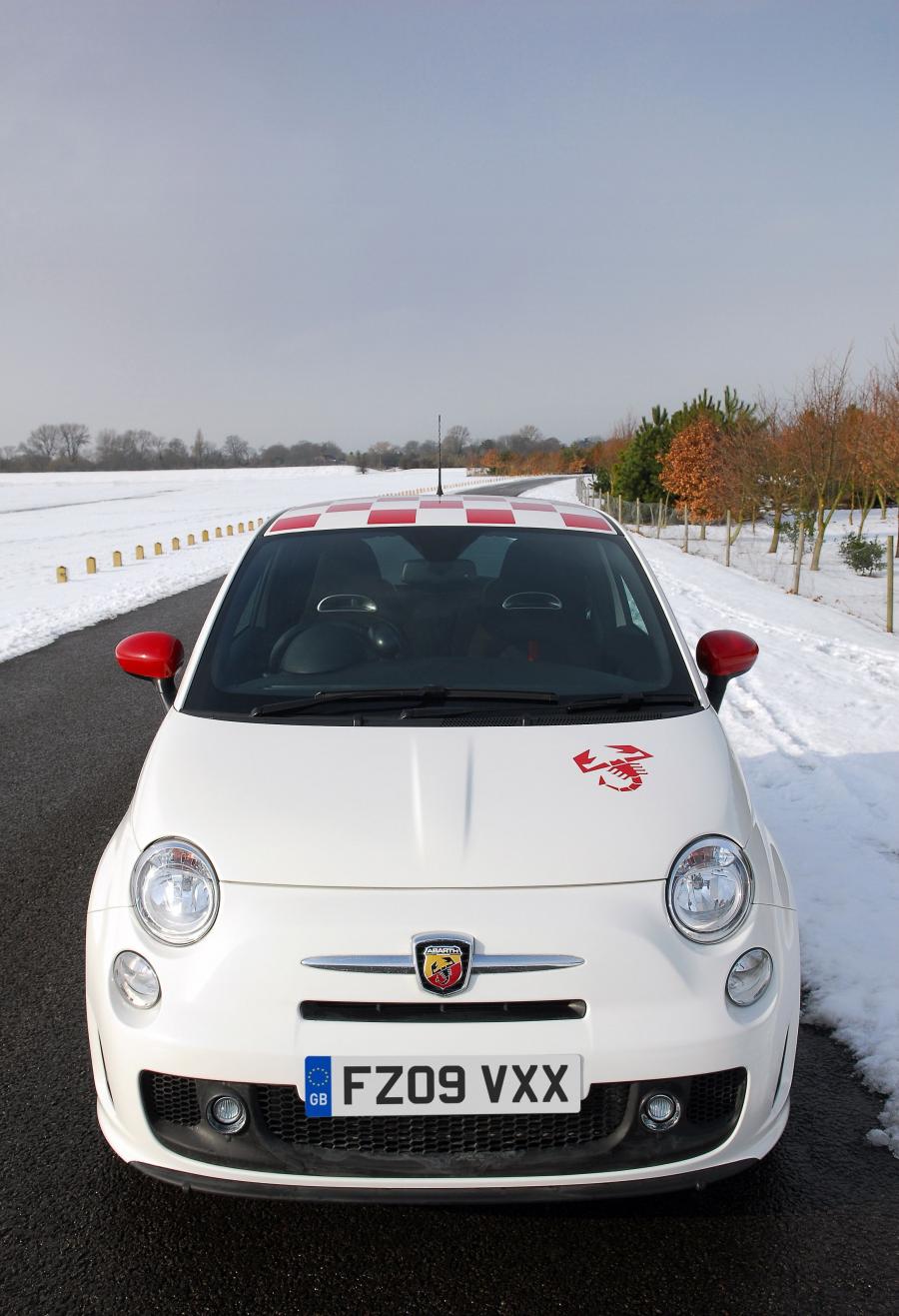  Abarth 500 esseesse 2009 года  (UK) (фото 11 из 29)